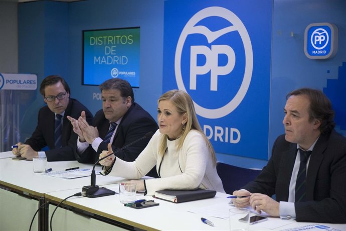 Cifuentes con secretarios generales y presidentes de distritos de Madrid