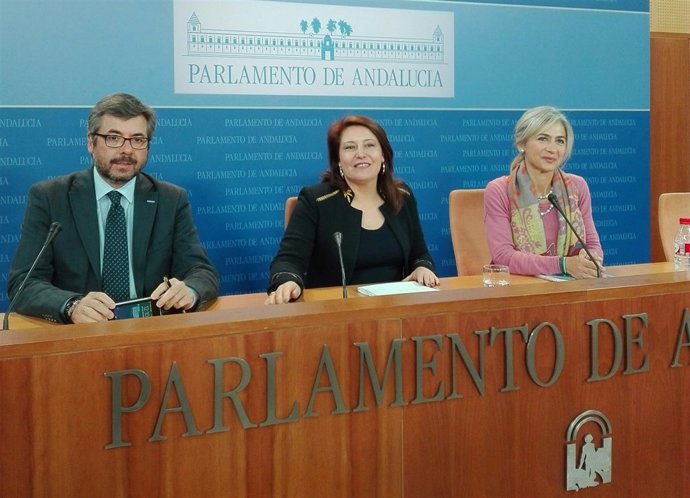 Carmen Crespo, junto a Miguel Ángel Torrico y Patricia del Pozo