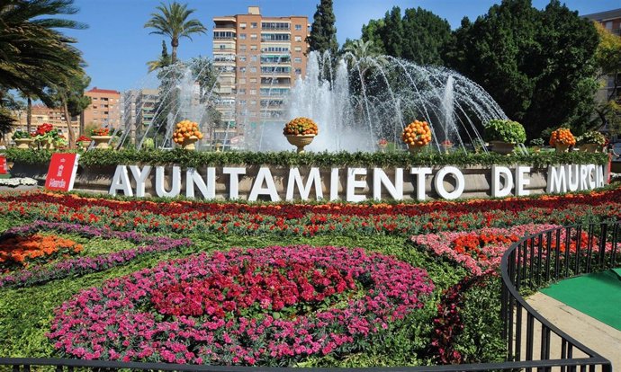 Plaza Circular en Fiestas de Primavera, flores, fuente