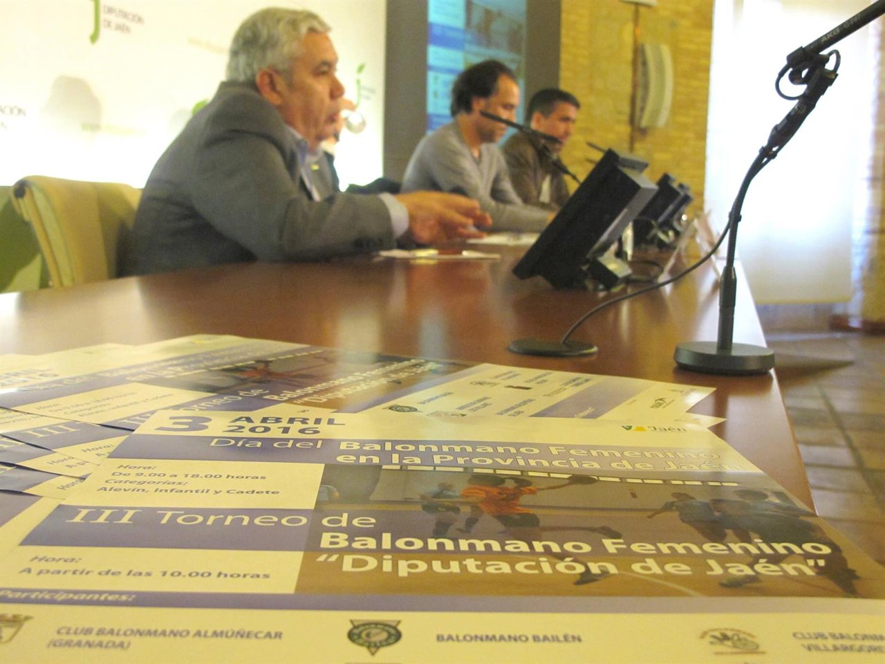 Presentación del III Torneo de Balonmano Femenino 'Diputación de Jaén' .