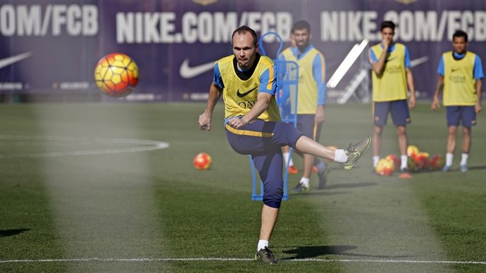 Andrés Iniesta entrenando con el Barcelona