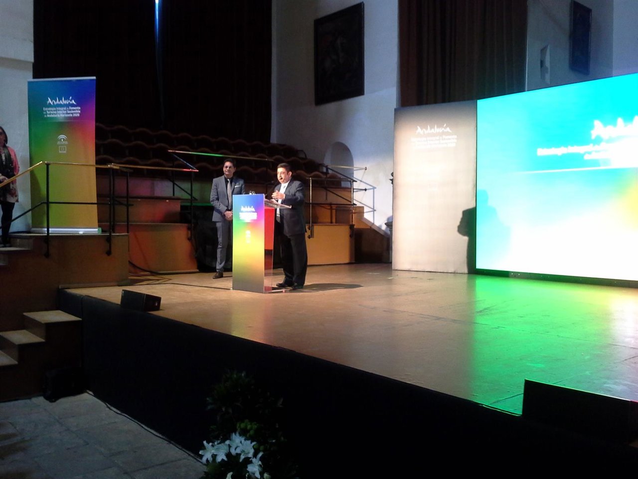 Reyes interviene en la presentación de la estrategia de turismo interior.