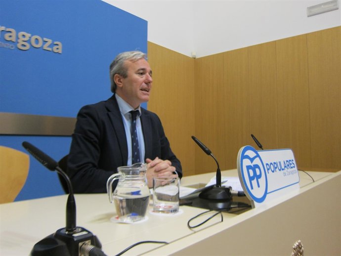 El portavoz del grupo municipal del PP, Jorge Azcón