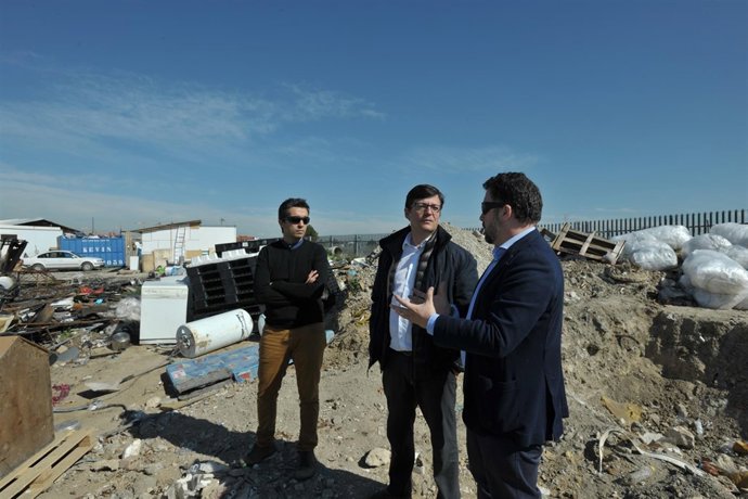 El alcalde de Rivas durante la visita