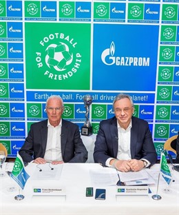 Franz Beckenbauer y Vyacheslav Krupenkov