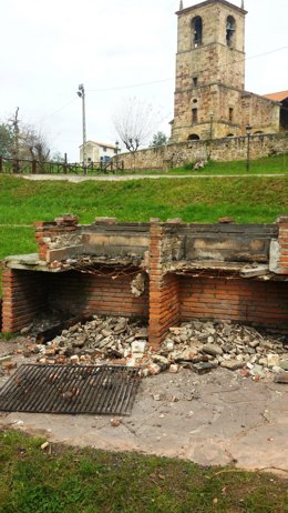 Mobiliario dañado por actos vandálicos