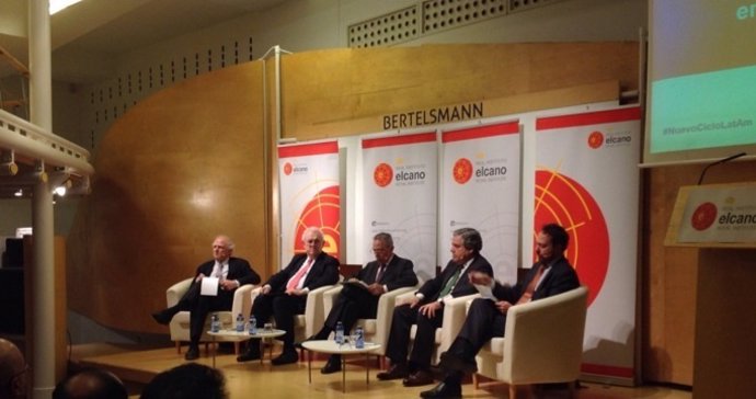 Mesa redonda "El nuevo ciclo político y económico en América Latina"