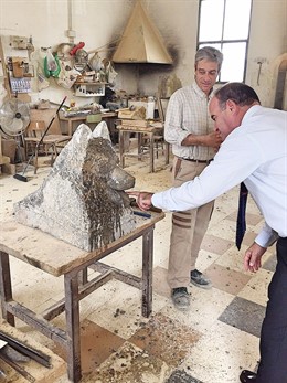 Busto del perro Ajax