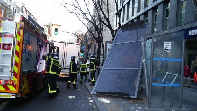 Estado de la marquesina desmoronada en la calle Génova de Madrid