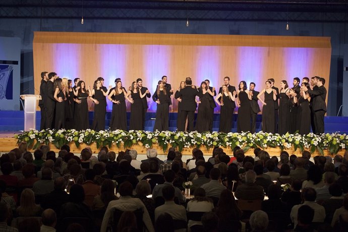Uno de los coros participantes en el Certamen Coral de Ejea