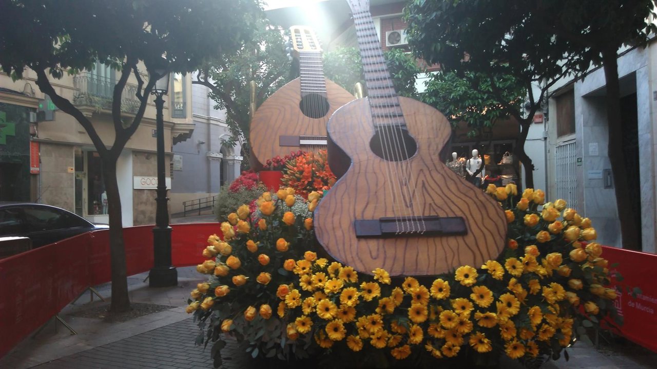 Una de las carrozas expuestas que participará en desfile Batalla de las Flores