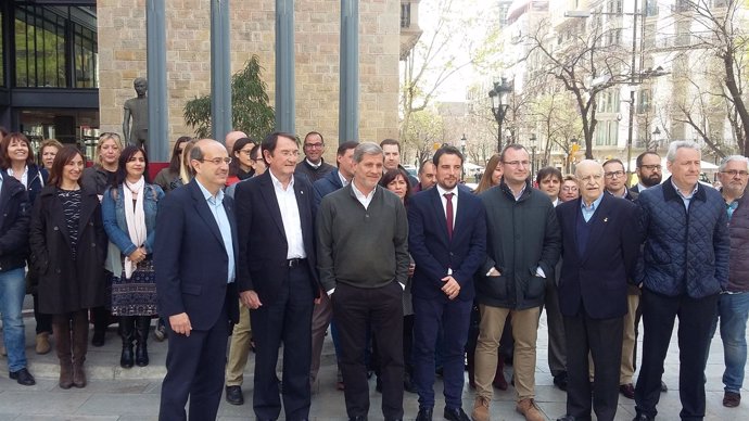 Concejales del PP de la provincia de Barcelona en una concentración
