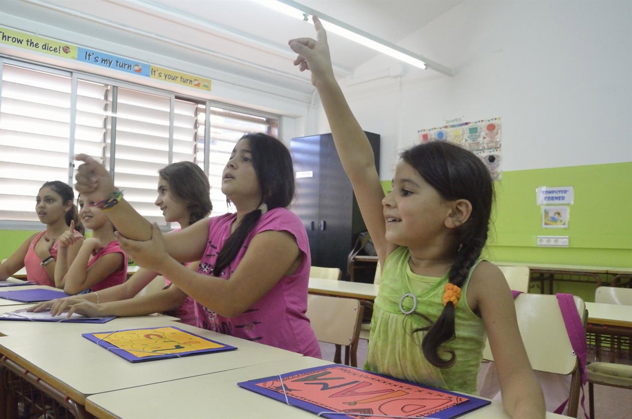 Niñas gitanas en clase                  