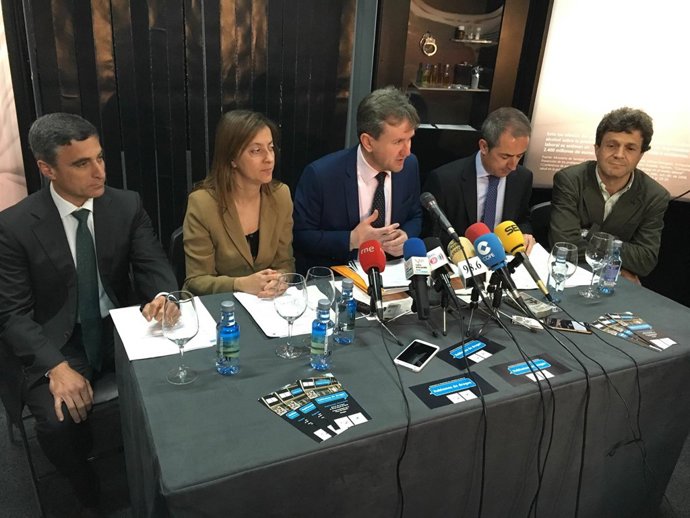 Acto de presentación de la muestra sobre drogas. 