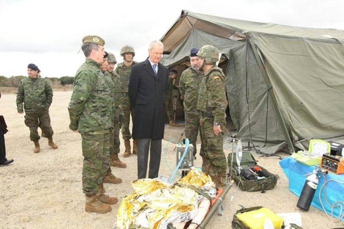 Pedro Morenés visita las instalaciones de la Brigada de Sanidad