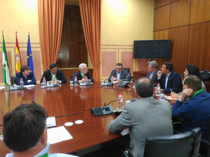 Reunión de PSOE y C's con Asaja, COAG y UPA.