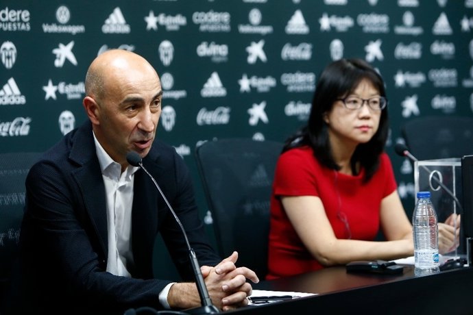 Pako Ayestarán con Layhoon Chan