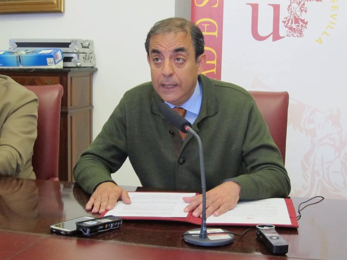 El rector de la US, Miguel Ángel Castro