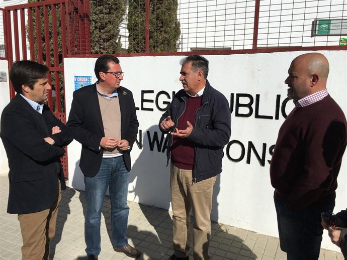 Visita de dirigentes del PP de Huelva al colegio San Walabonso de Niebla. 
