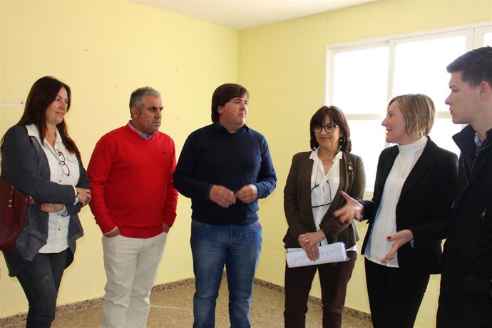María José Salvador visita la rehabilitacion de viviendas públicas en Burriana