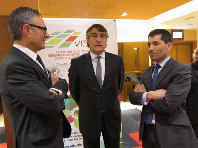 Moracho (i), Ribot (c) y Hevia (d)