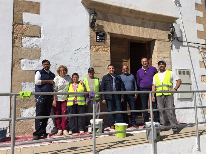 Guillermo Casquet visitando obras ejecutadas con cargo al PFEA en Felix.