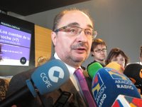 Lambán insta a PSOE, Podemos y C's a poner fin "a la pesadilla del PP"