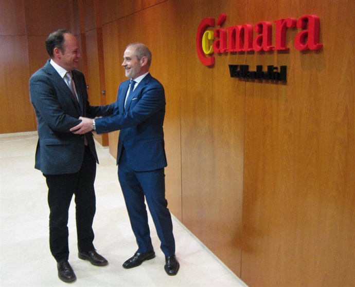 Carlos Villar, junto a su sustituto en el cargo de presidente de la Cámara