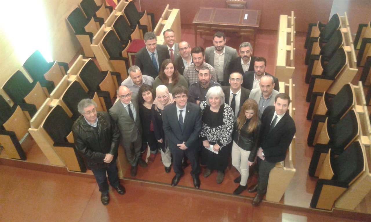 C.Puigdemont (pte.Generalitat) y consistorio del Ayto.Badalona