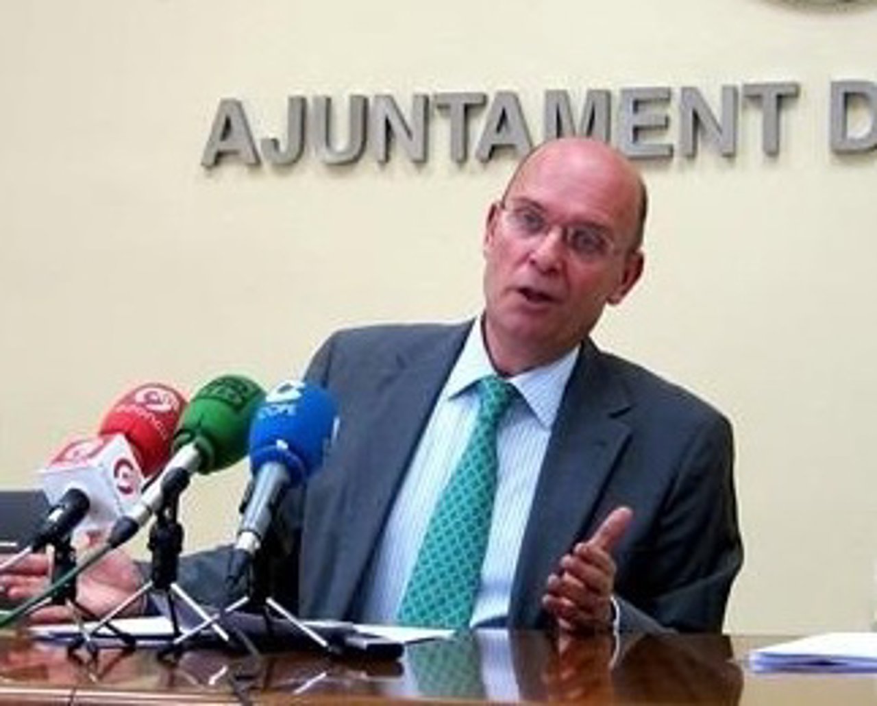 El edil Félix Crespo, durante una rueda de prensa