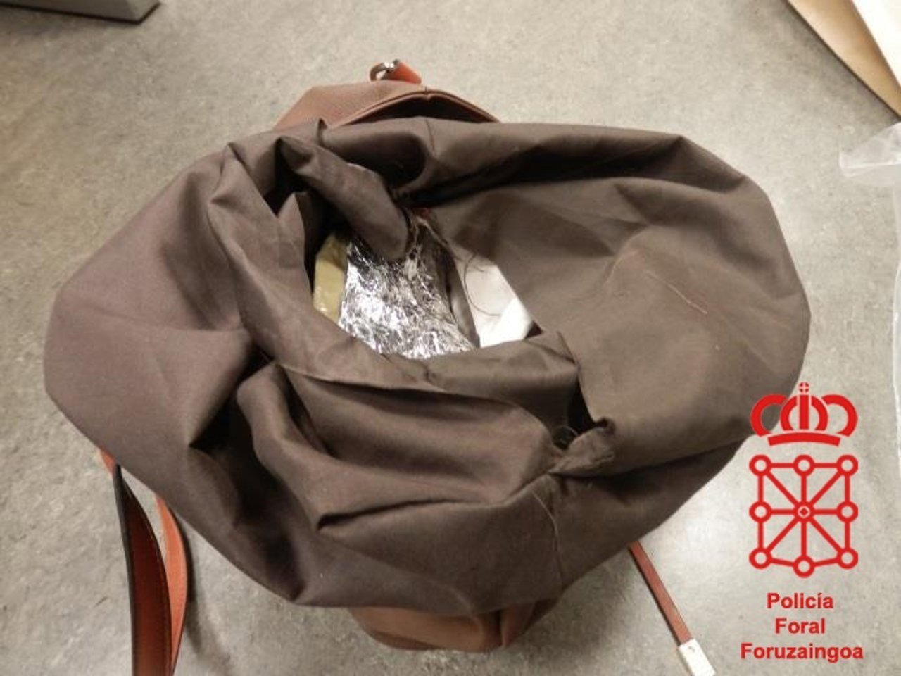 Bolso utilizado para un hurto en un supermercado de Burlada.