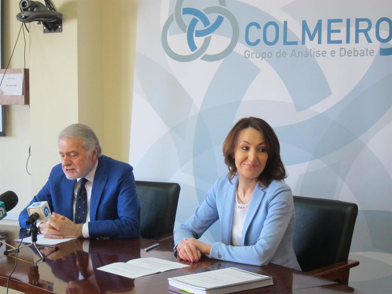 Presentación del informe del Grupo Colmeiro, con Luis Caramés y Cristina Ares