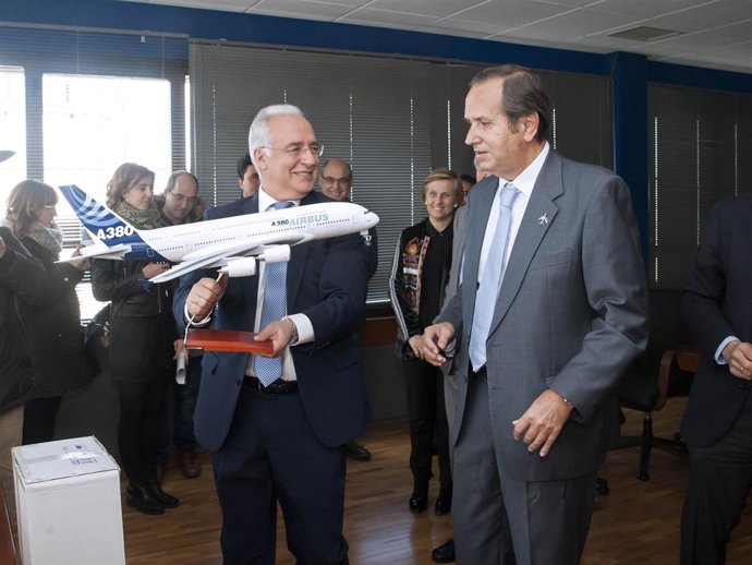 Ceniceros visita Masa en presencia del director general Pedro Revuelta