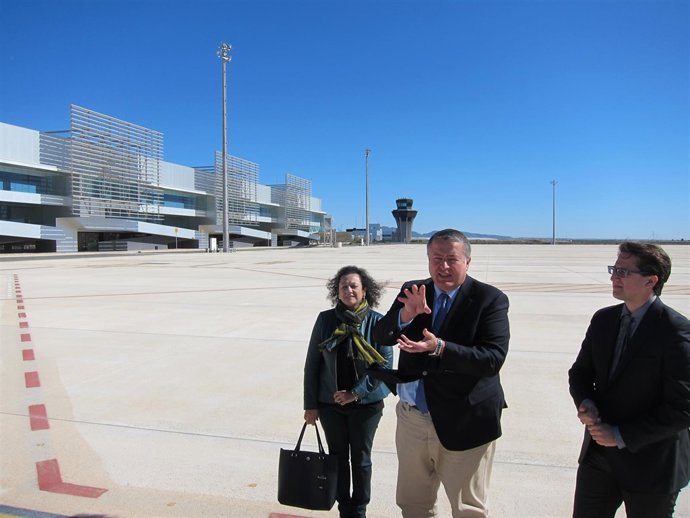 Francisco Bernabé, en las instalaciones del aeropuerto de Corvera