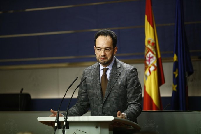 Rueda de prensa de Antonio Hernando en el Congreso