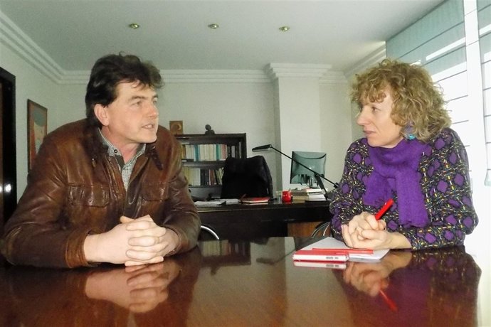 Pedro Gómez con la vicepresidenta de Cantabria