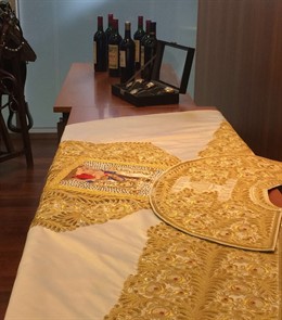 Capote y vinos intervenidos a Roca se venden en una web