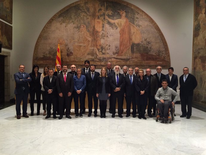 Neus Munté y Gerard Figueras con el órgano asesor del deporte catalán