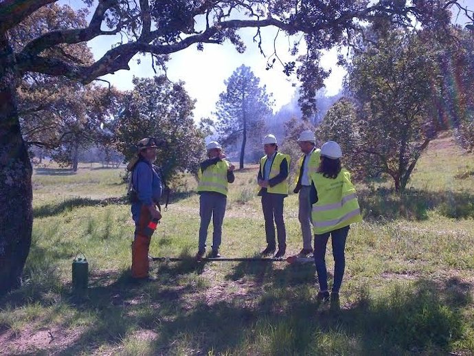 Hernández Garijo y Algar durantee su visita en Los Villares