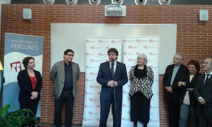 El pte.Carles Puigdemont, alcaldesa Dolors Sabater, la consellera Dolors Bassa