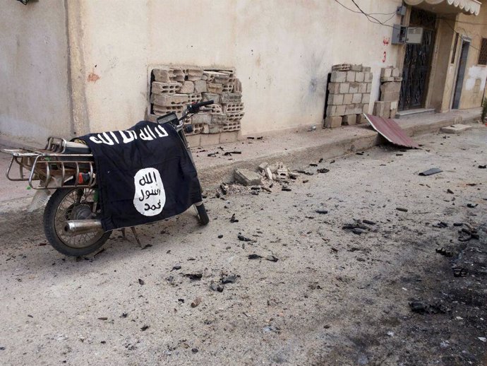 Bandera de Estado Islámico en la ciudad siria de Palmira