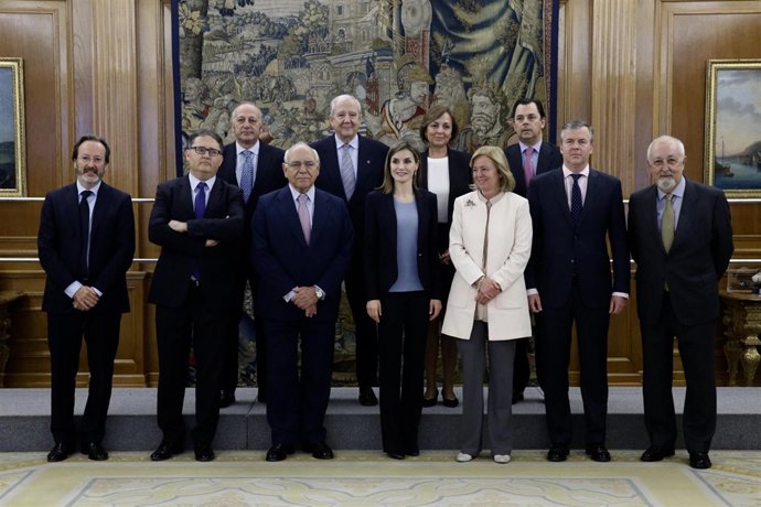 La Reina Letizia recibe a representantes de la FAD, la AEACP, la AEA y la AMPE