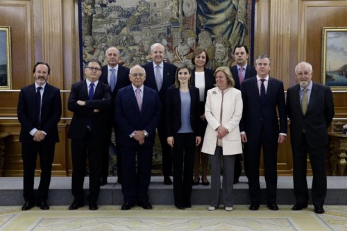 La Reina Letizia recibe a representantes de la FAD, la AEACP, la AEA y la AMPE