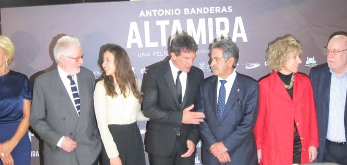 Banderas y resto en el photocall