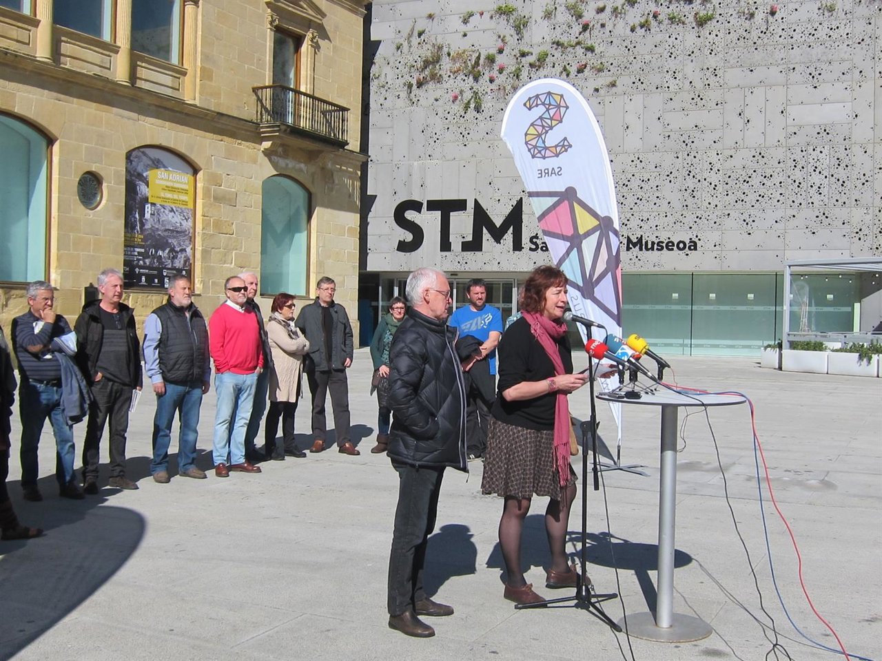 Rueda de prensa de Sare con Joseba Azkarraga e Idoia Ibero.