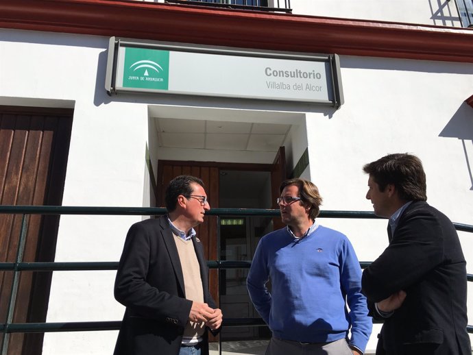 El PP visita el consultorio de Villalba del Alcor (Huelva)