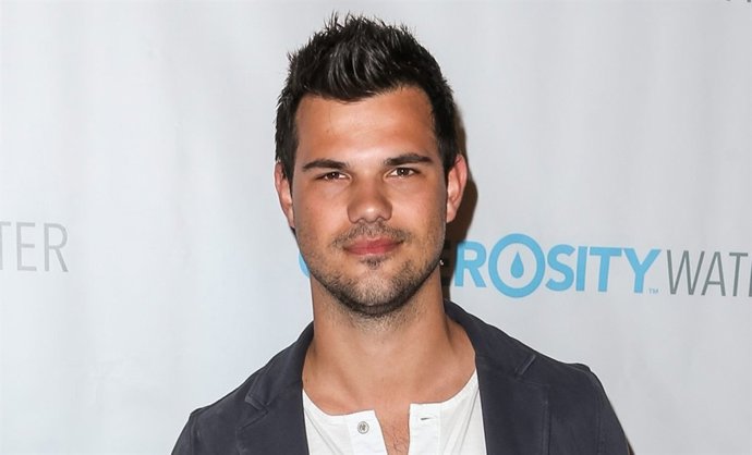 22 Mar 2016, Beverly Hills, California, USA --- Taylor Lautner - Generosity Wate