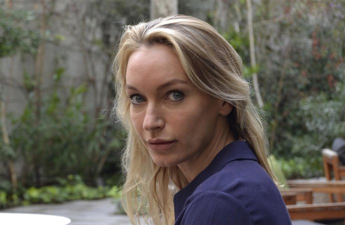 L.S.Hilton, escritora