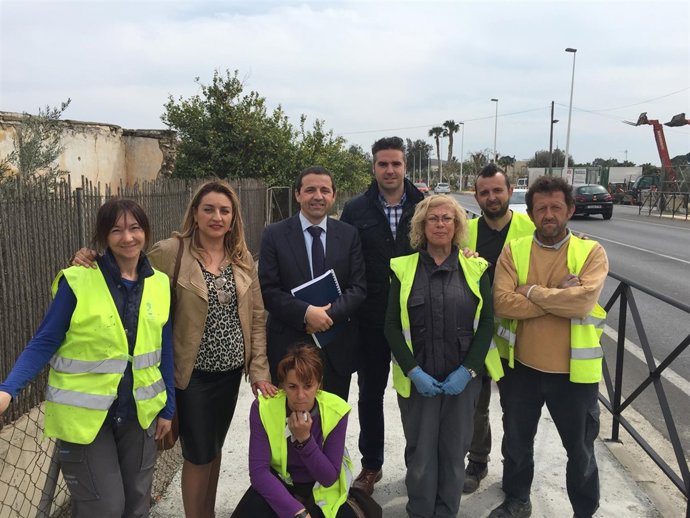 El PFEA mejora la carretera entre Viator y El Alquián.