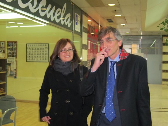 Marta Renedo Y Su Abogad, Luis Tuero